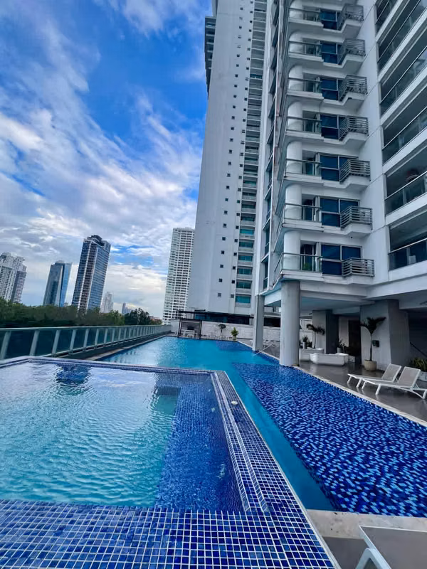 SE VENDE APARTAMENTO EN PH PARKSIDE, COSTA DEL ESTE.