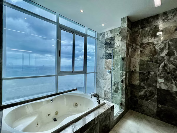 Alquiler Apartamento en Vitri, Penthouse, 4 Rec. Frente Al Mar