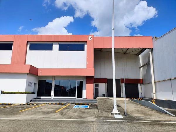Amazing warehouse at zona Franca de las Americas