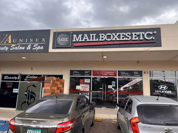 Venta de sucursal de franquicia internacional Mail Boxes Etc. Las Cumbres - en funcionamiento