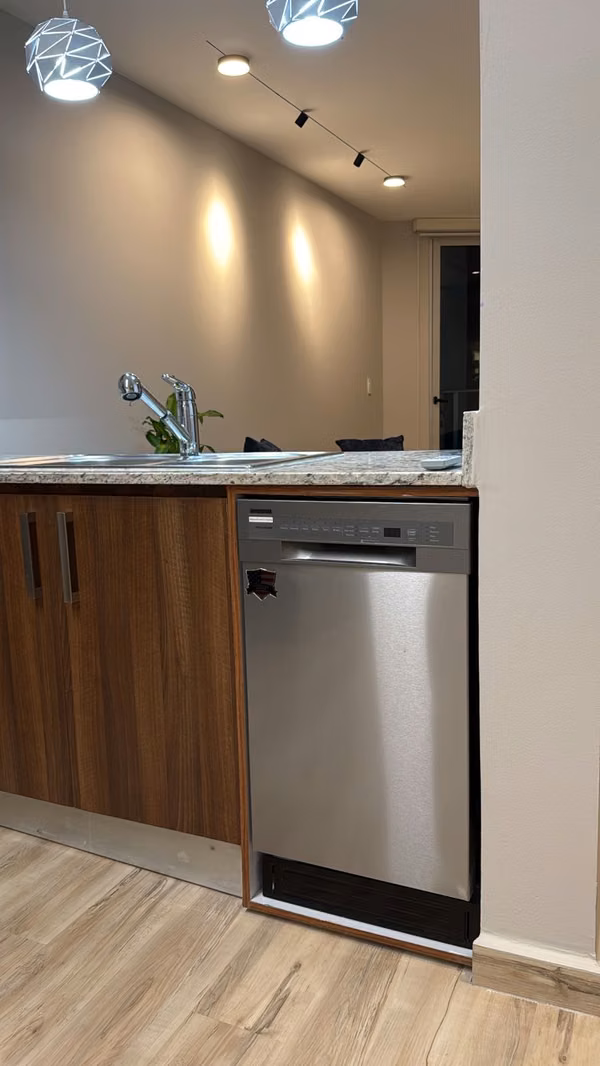 LARGE RENTAL APARTMENT IN PEACEFUL POINT