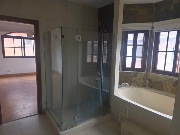 Vendo casa en exclusivo complejo El Doral, Costa Sur