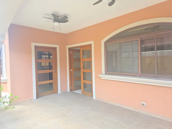 Vendo casa en exclusivo complejo El Doral, Costa Sur