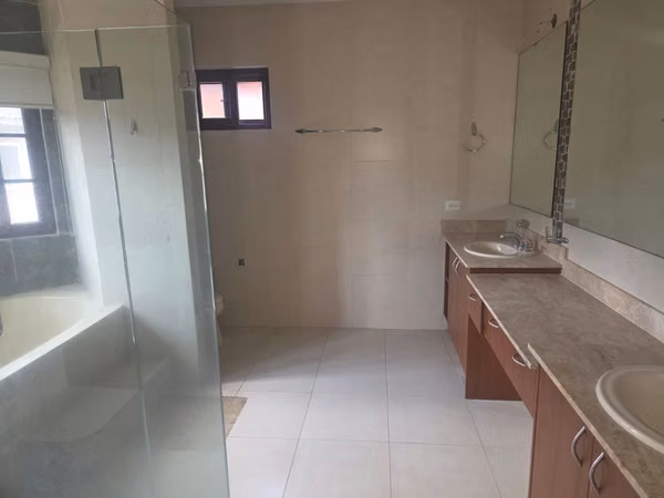 Vendo casa en exclusivo complejo El Doral, Costa Sur