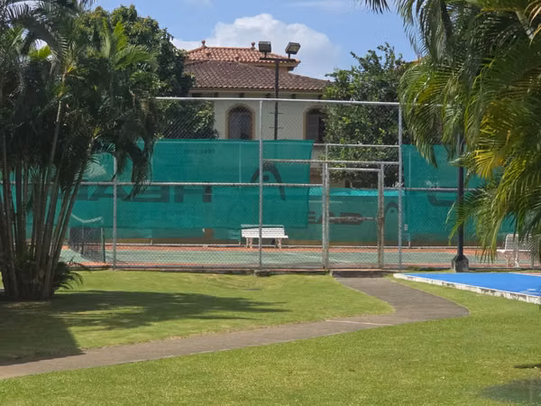 Vendo casa en exclusivo complejo El Doral, Costa Sur