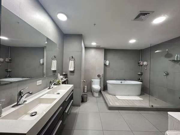 SE VENDE APARTAMENTO EN PH YACHT CLUB, AV. BALBOA