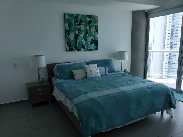 SE VENDE APARTAMENTO EN PH YACHT CLUB, AV. BALBOA