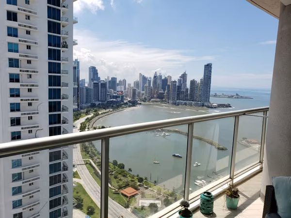 SE VENDE APARTAMENTO EN PH YACHT CLUB, AV. BALBOA
