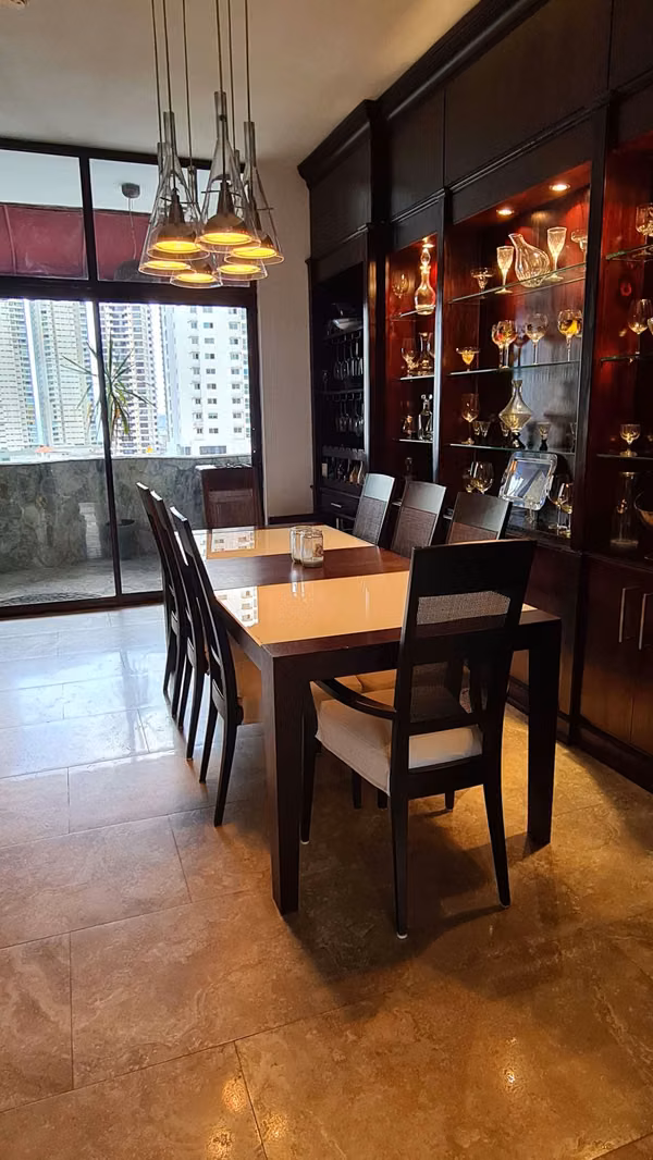 Apartamento Semi amueblado de 3 niveles Tipo Loft  // Penthouse San Francisco