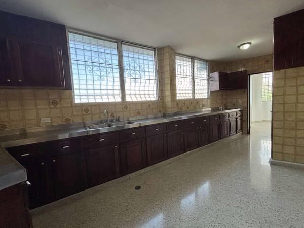 Propiedad Única en Betania Dos Casas Independientes Venta Plus