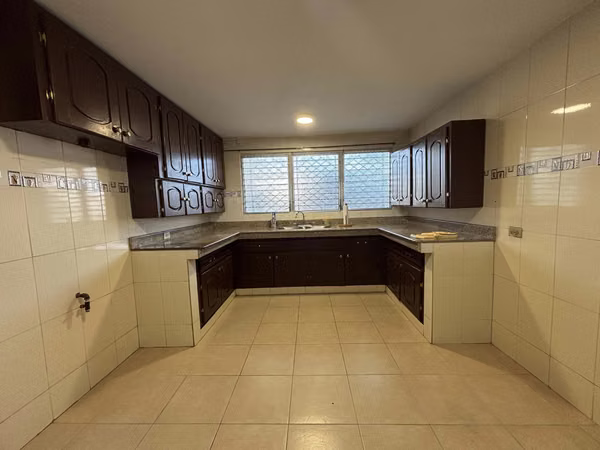 Propiedad Única en Betania Dos Casas Independientes Venta Plus