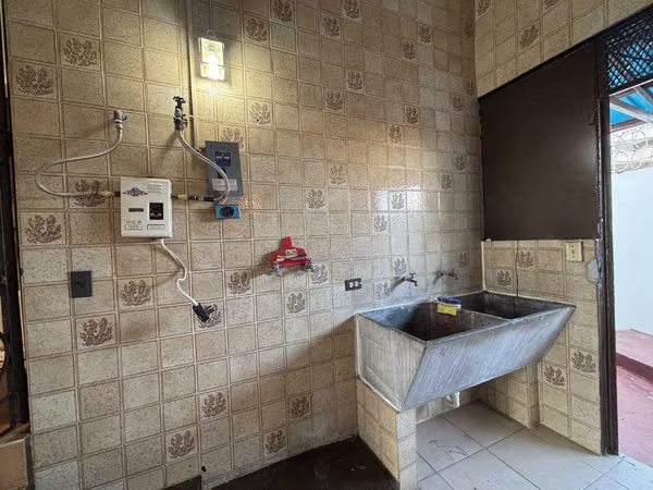Propiedad Única en Betania Dos Casas Independientes Venta Plus
