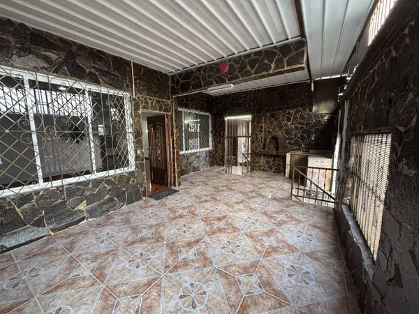 Propiedad Única en Betania Dos Casas Independientes Venta Plus