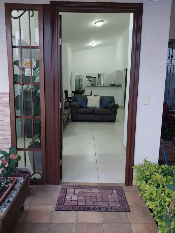 EN ALQUILER – CASA 148 m² | Residencial Vista Verde