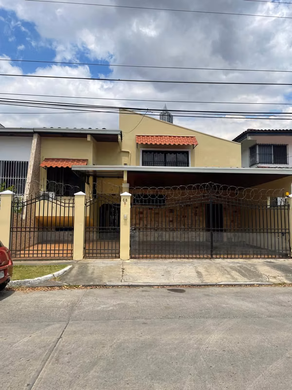 OPORTUNIDAD, Venta -Casa- La Alameda- 435.000$ neg.
