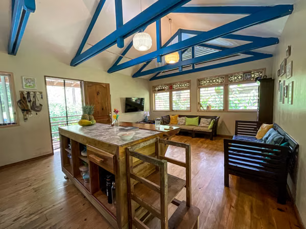 BEACH HOUSE FOR SALE ISLAND COLON BOCAS DEL TORO