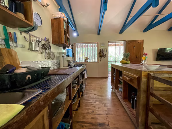 BEACH HOUSE FOR SALE ISLAND COLON BOCAS DEL TORO