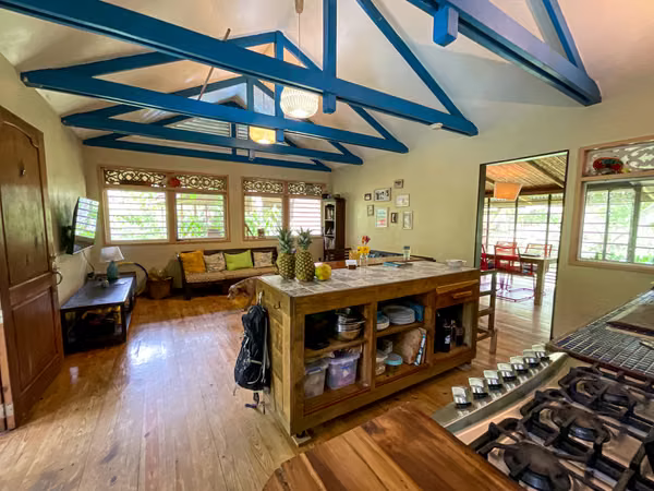BEACH HOUSE FOR SALE ISLAND COLON BOCAS DEL TORO