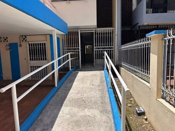 Casa en Alquiler en Avenida Cincuentenario Uso Comercial o Residencial