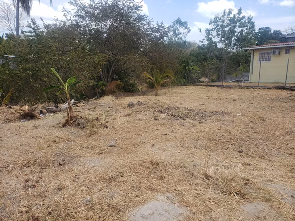 Vendo terreno 850mt2, titulado. San Carlos, El arenal