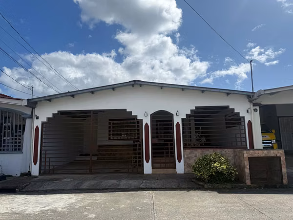 VENTA DE CASA EN LAS CUMBRES PRADERAS DE SAN LORENZO