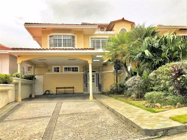 Elegante dúplex con terraza y jardín en el Avance1, Betania