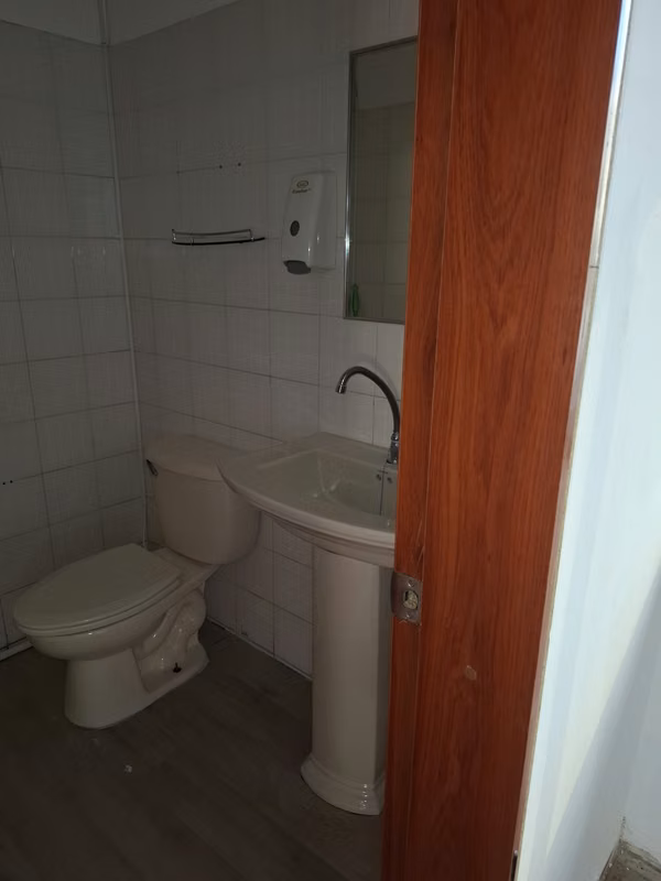 ALQUILO AVENIDA BALBOA OFICINA 230 MTS