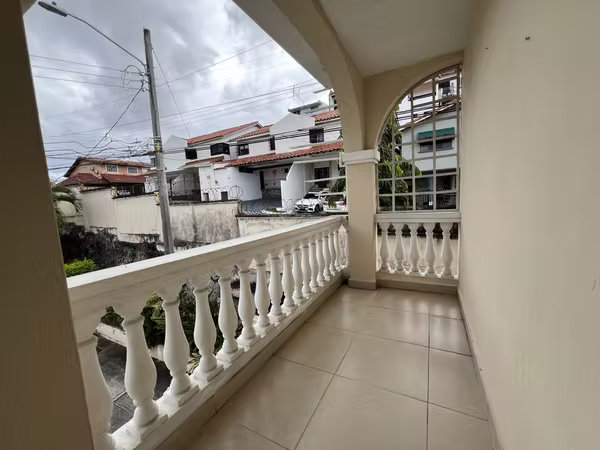 SE VENDE CASA – BOSQUES DE LAS CIBELES, ALTOS DE PANAMÁ