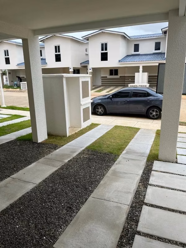 VENDO HERMOSA CASA EN PLAYA DORADA VACAMONTE
