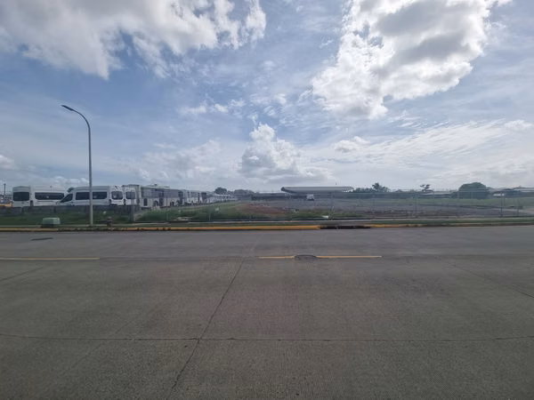 Commercial lot for rent within an industrial park, Tocumen, 3,100 m²
