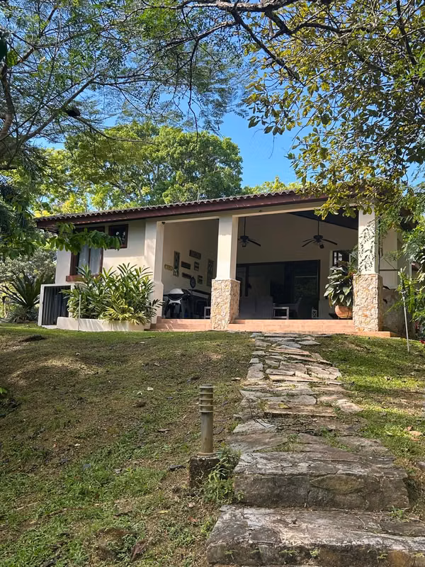 VENTA DE CASA EN PENONOMÉ – JUNTO AL RÍO ZARATÍ