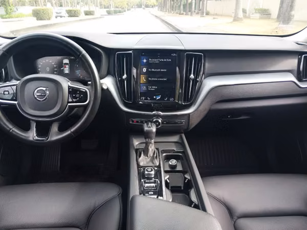 Se vende Volvo XC60 T5 Polestar Plus AWD 2018 full extras con 89,377 kms, cuenta con motor 2.0L turbo de 4 cilindros y tracción AWD