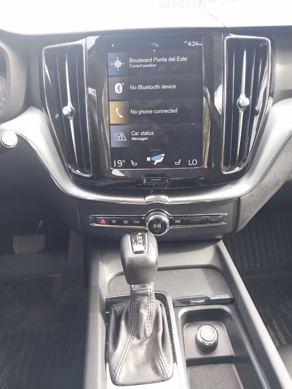 Se vende Volvo XC60 T5 Polestar Plus AWD 2018 full extras con 89,377 kms, cuenta con motor 2.0L turbo de 4 cilindros y tracción AWD