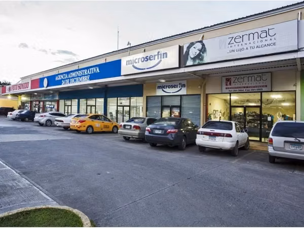 LA DOÑA ALQUILO 100 M2 $2,600 PLANTA BAJA