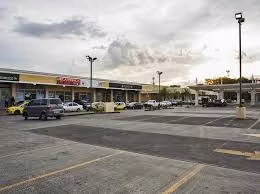 LA DOÑA ALQUILO 100 M2 $2,600 PLANTA BAJA
