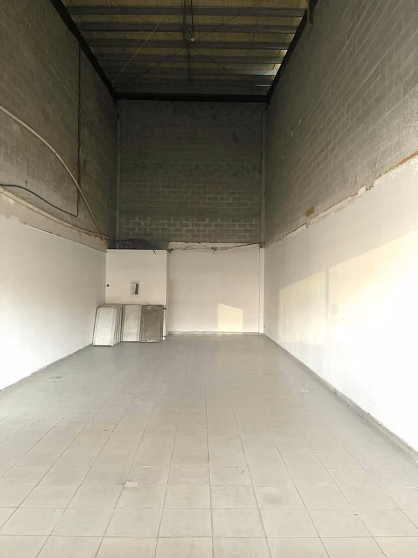 LA DOÑA ALQUILO 100 M2 $2,600 PLANTA BAJA