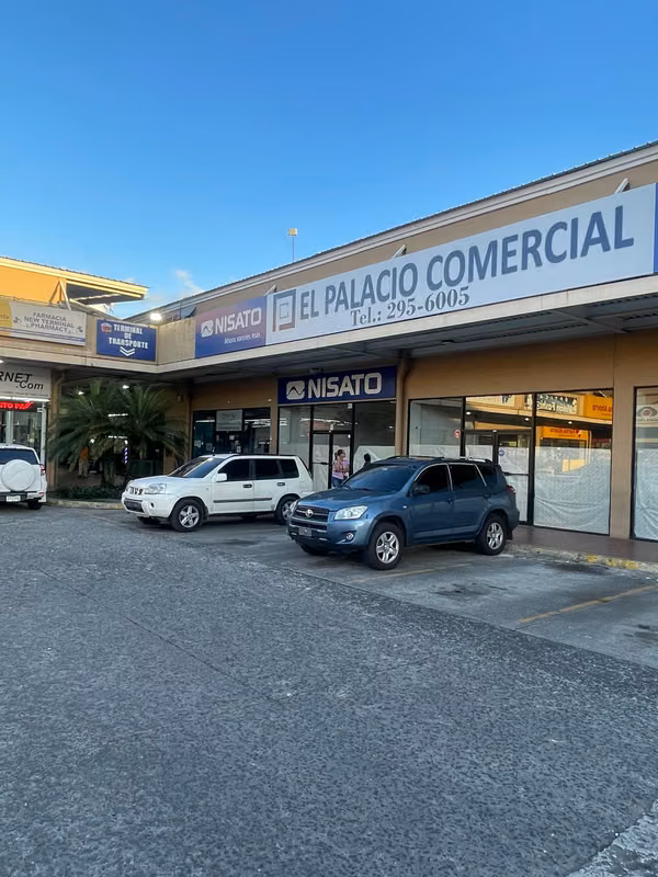 LA DOÑA ALQUILO 200 M2 $5,200 PLANTA BAJA