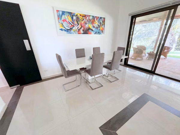 SE VENDE CASA en la HACIENDA COUNTRY CLUB - CERRO AZUL
