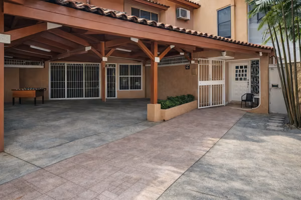 Commercial asset with patio in Obarrio – Zoning 1ZM6 - FOR SALE ID 25677