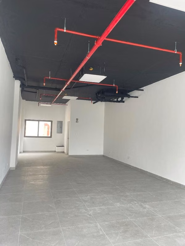 ALQUILO LOCALES COMERCIALES PH METRO CITY