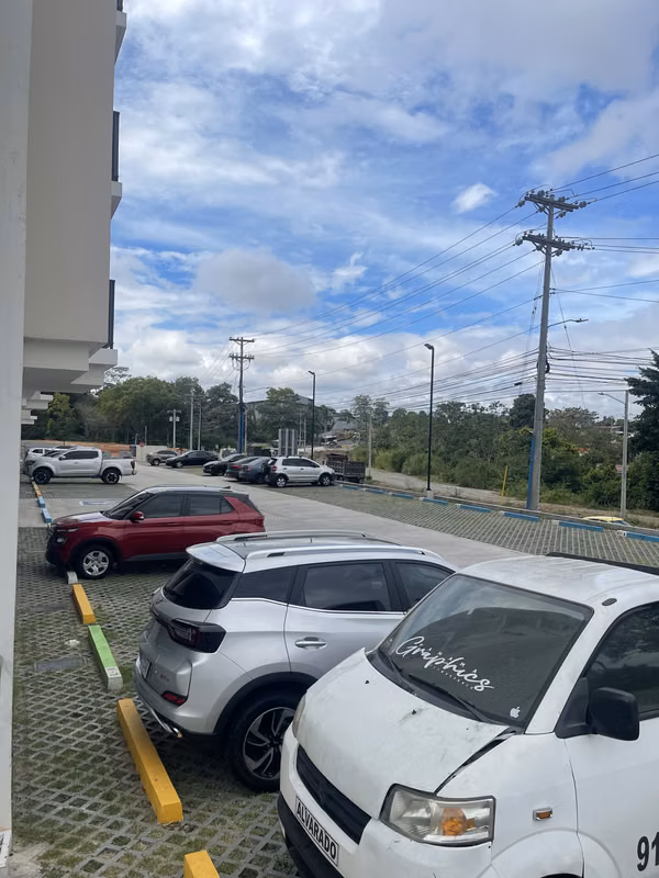 ALQUILO LOCALES COMERCIALES PH METRO CITY