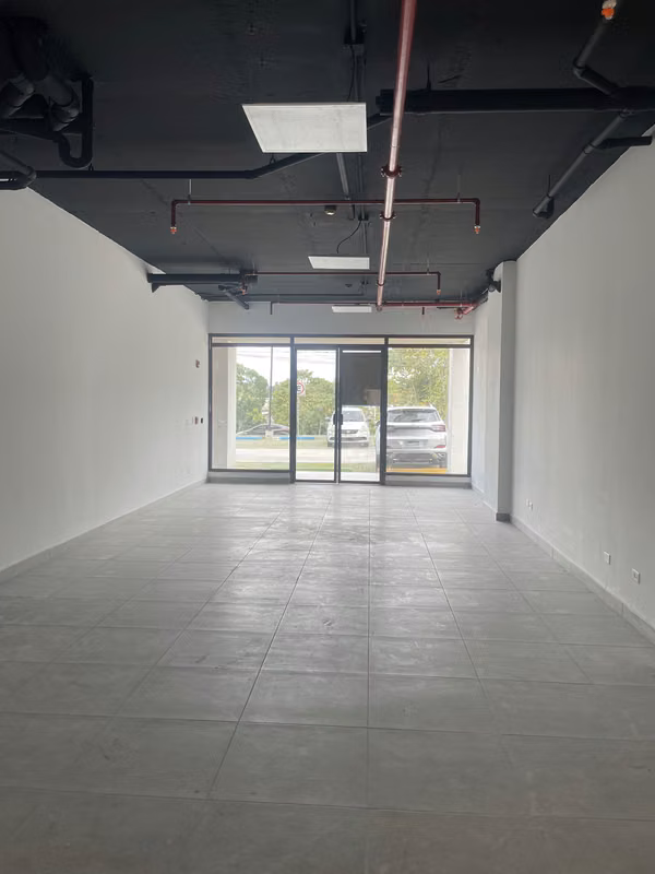 ALQUILO LOCALES COMERCIALES PH METRO CITY