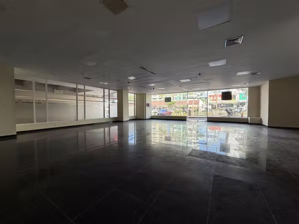 Local Comercial PLANTA BAJA, PH Camino de Cruces