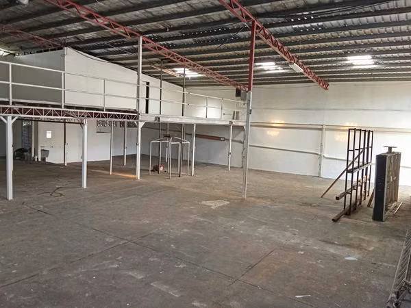 Deposit rental 600 mts2 in Ave. El Paical, Los Angeles