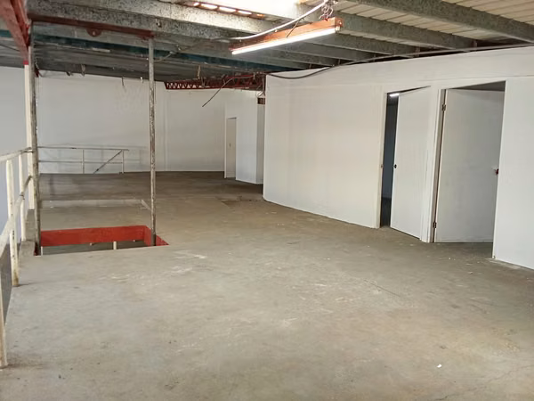 Deposit rental 600 mts2 in Ave. El Paical, Los Angeles