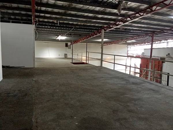 Deposit rental 600 mts2 in Ave. El Paical, Los Angeles