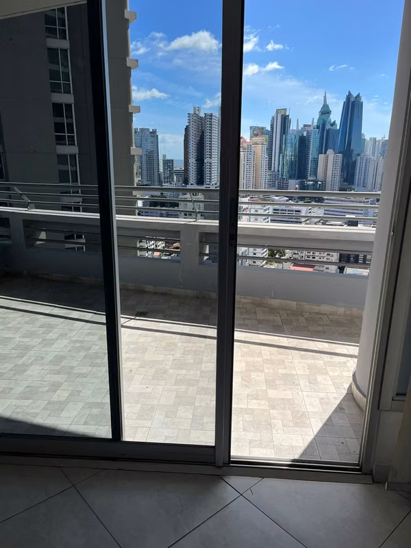 Apartment is sold in El Crajo / PH. Luxor / 147 m2 / 2 rec / 2.5 bathrooms / cbe / balcony