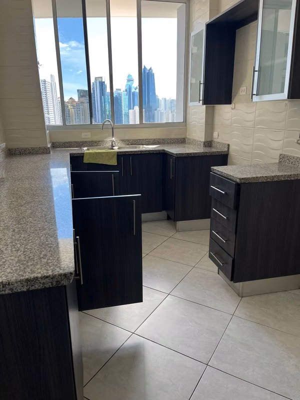 Apartment is sold in El Crajo / PH. Luxor / 147 m2 / 2 rec / 2.5 bathrooms / cbe / balcony