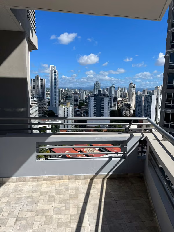 Apartment is sold in El Crajo / PH. Luxor / 147 m2 / 2 rec / 2.5 bathrooms / cbe / balcony