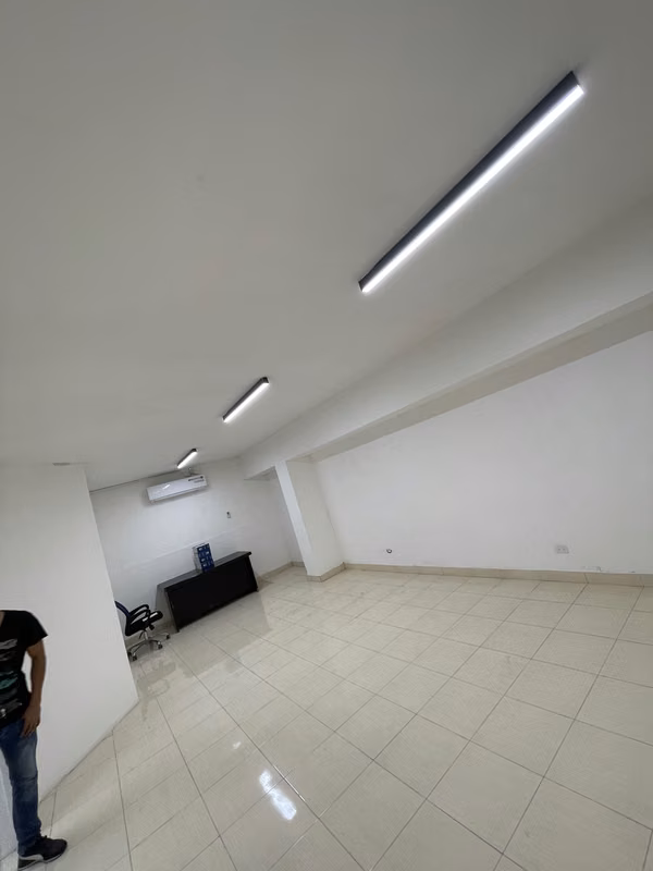 VIA ESPAÑA ALQUILA OFICINA  DE 270 M2 EN VIA ESPAÑA